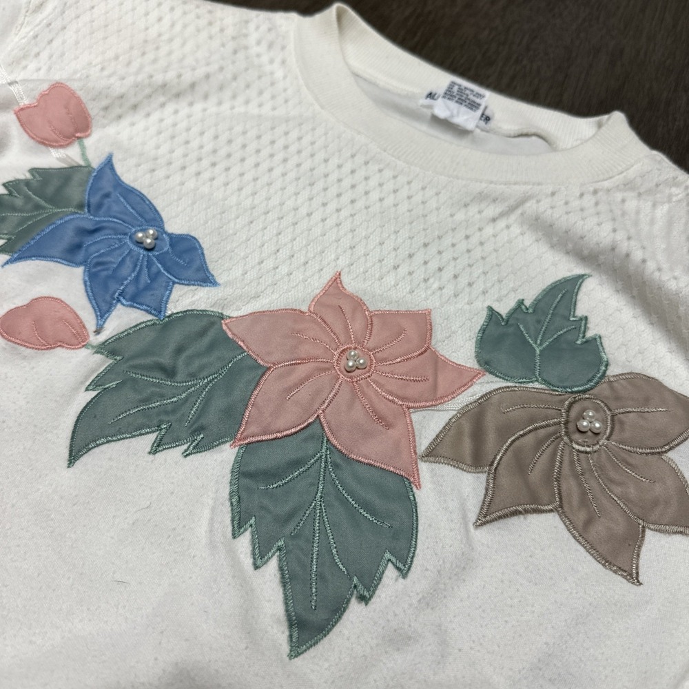 Alfred Dunner Sweatshirt Womens L White Floral Embroidered Beaded V13